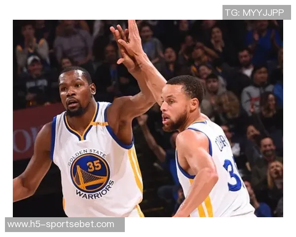 克瓦拉茨赫利亚训练受伤缺席合练球迷期待他早日回归赛场 克瓦拉茨赫利亚训练受伤缺席合练球迷期待他早日回归赛场